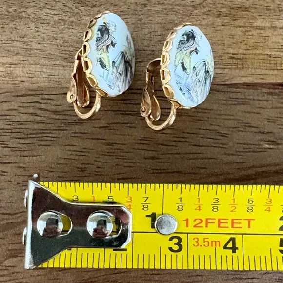 Vintage Fragonard Style Porcelain Courting Couple Clip-On Earrings - Picture 6 of 7
